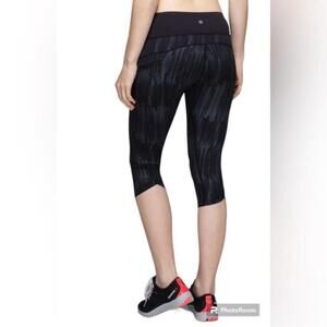 Lululemon Run Top Speed Crop Black Multi Size 8